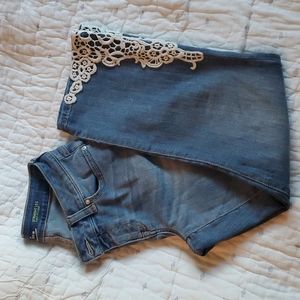 Straight cropped jeans with lace